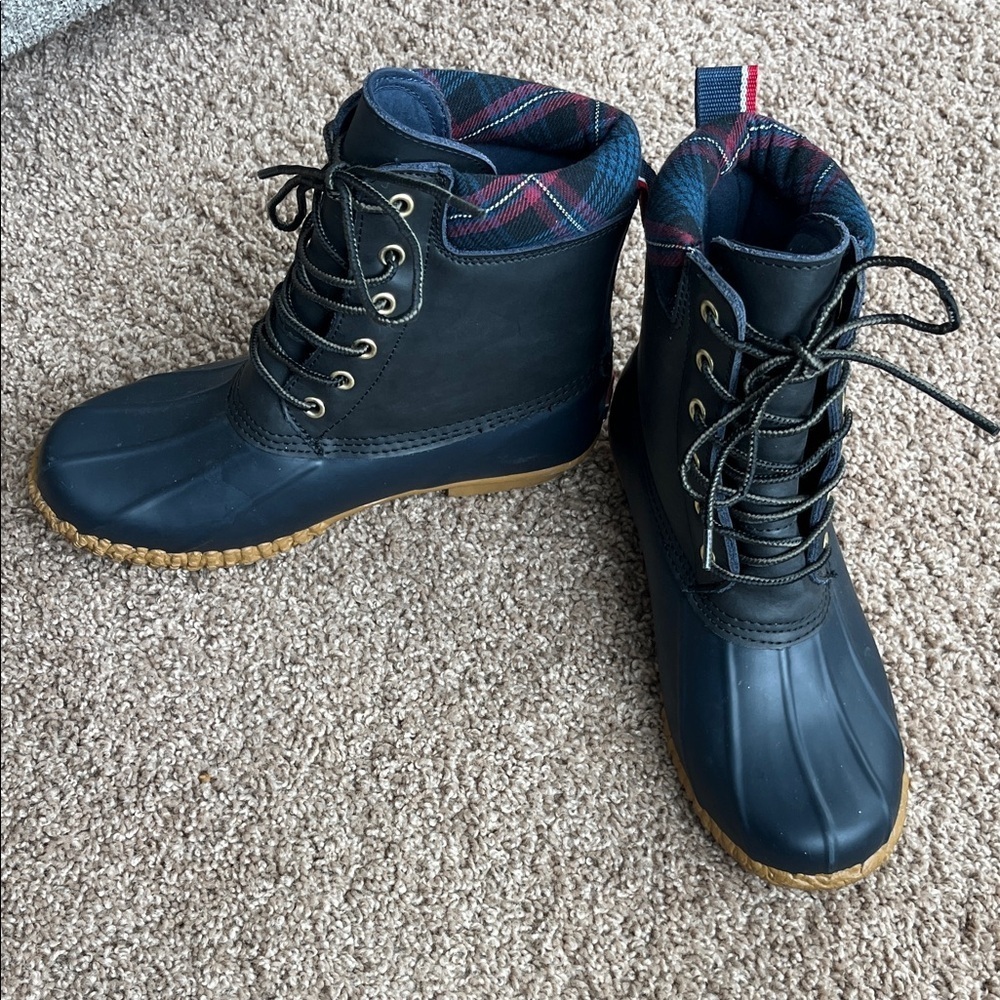 Tommy Hilfiger Blue Duck Boots with Plaid Lining Size 7